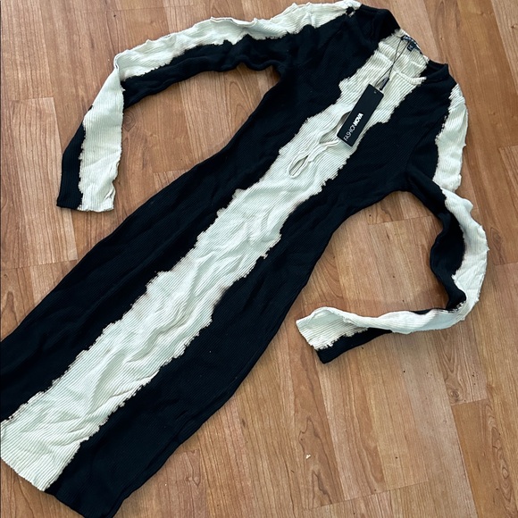 Fashion Nova Black and Cream Long Sleeve Dress - Picture 3 of 3